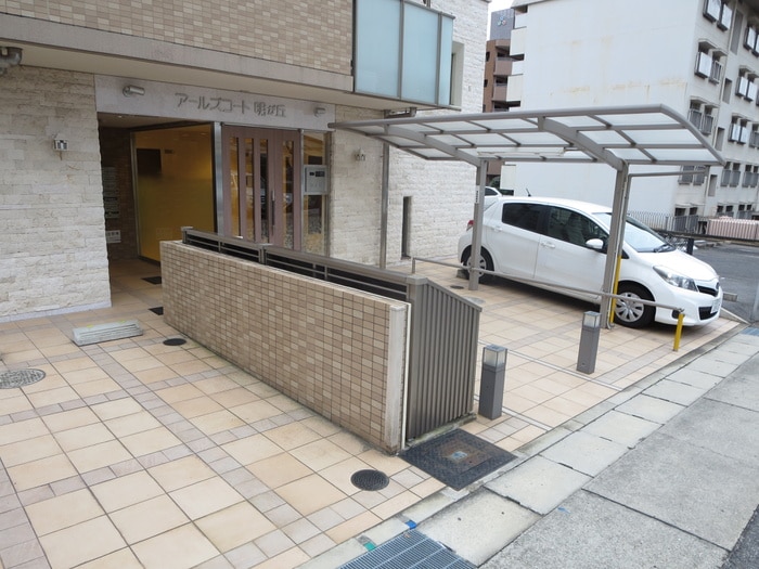 駐車場 ア－ルズコ－ト明が丘