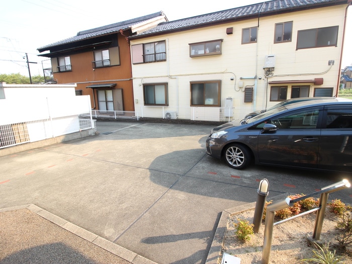 駐車場 アルモニ－