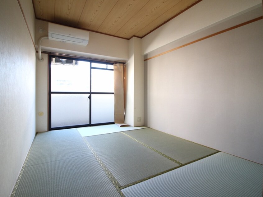 居室 クレセント丸の内