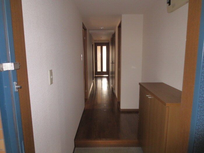 玄関 イーストリバージュ