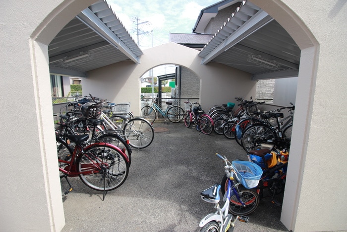 駐輪場 ベルシェ川村