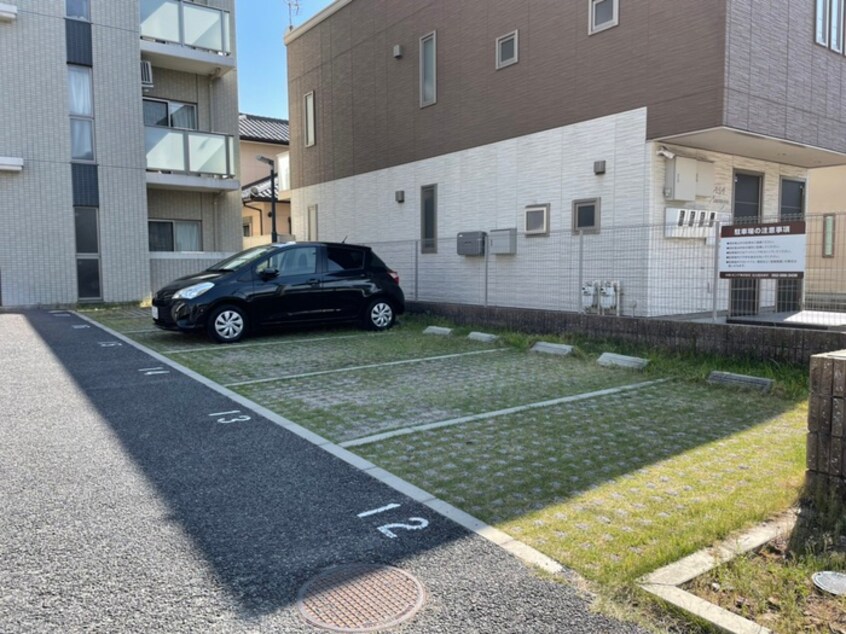 駐車場 ラヴァーチェ徳川