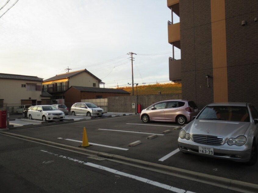 駐車場 リバ－コ－ト砂田橋