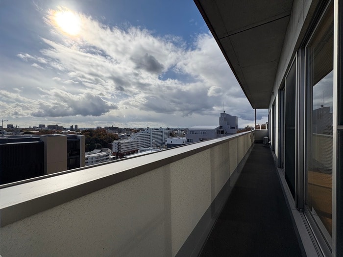 室内からの展望 ON AND ON