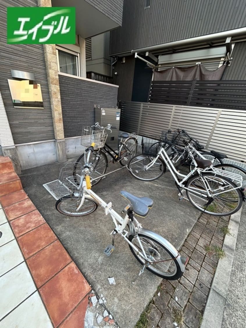 駐輪場 La Fille Gokiso