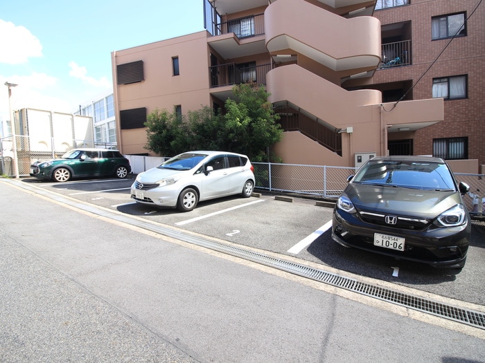 駐車場 ヴァン・テ・アン西山