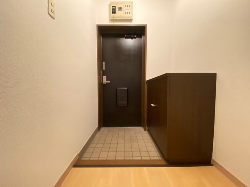 玄関 ヴァン・テ・アン西山