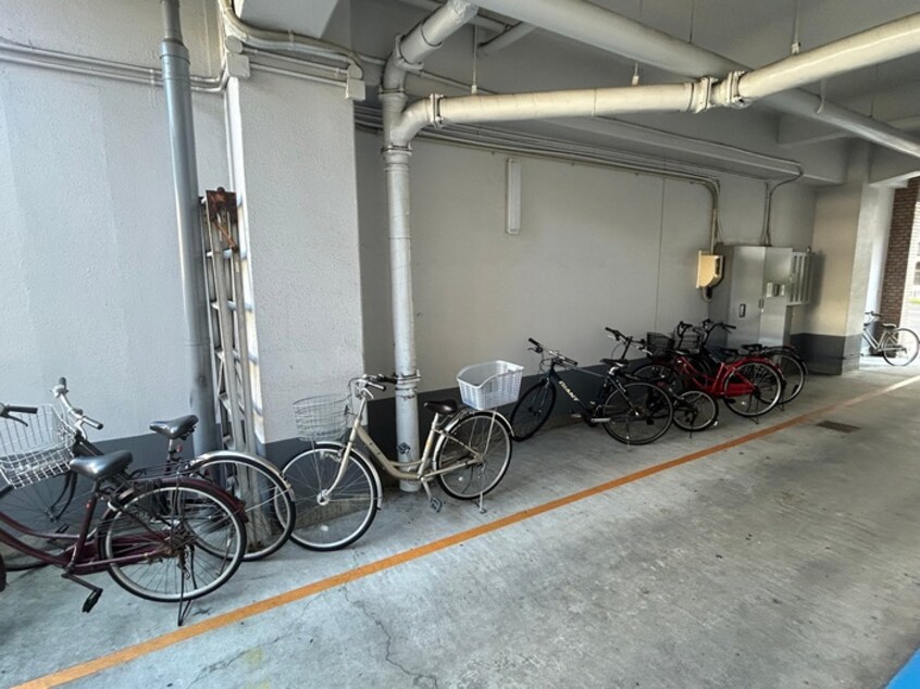 駐輪場 アダチビル