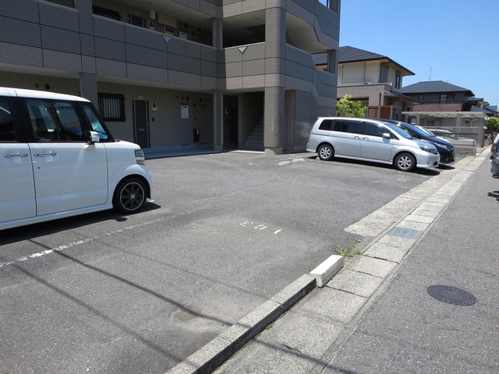 駐車場 リバ－ホ－ム桜作