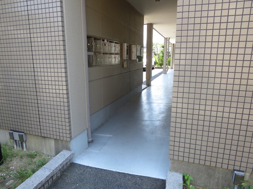 エントランス部分 リバ－ホ－ム桜作