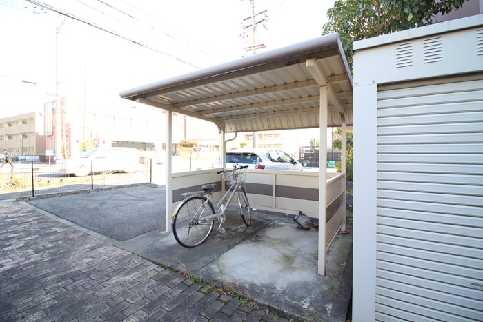 駐輪場 コ－ポルミナス