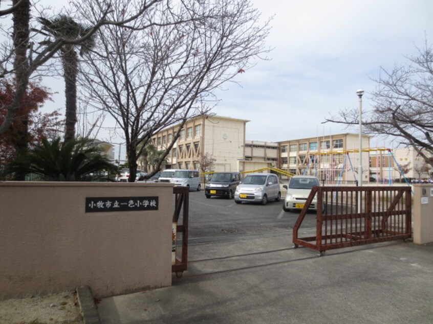 小牧市立一色小学校(小学校)まで600m ロイヤルガーデン北屋敷