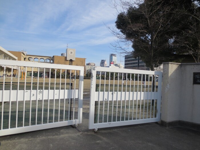 なごや小学校(小学校)まで100m リンパクマンション