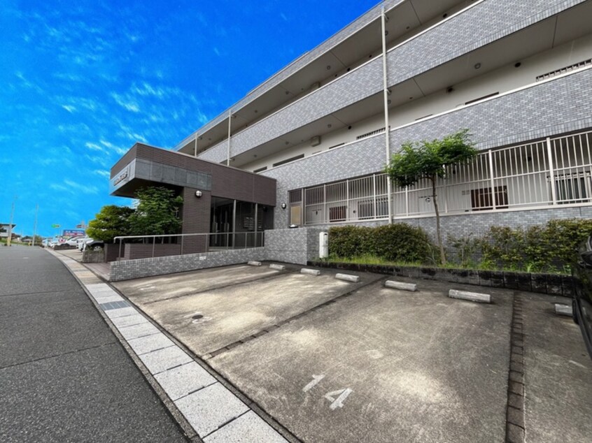 駐車場 ＣＥＮＴＲＡＬ　ＦＥＲＳ