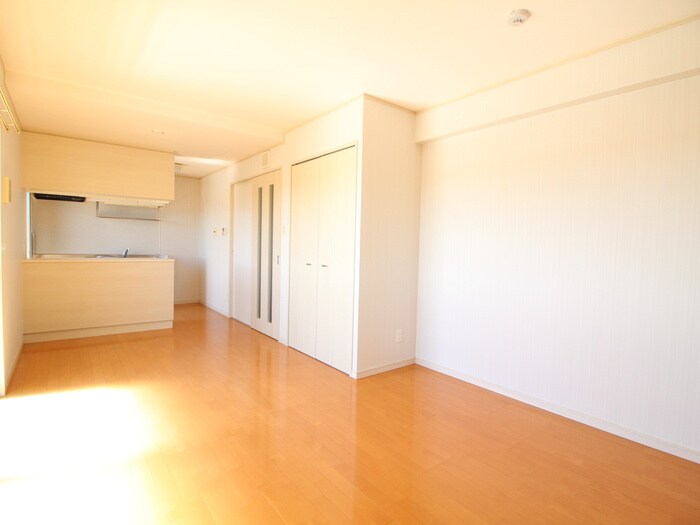 居室 ＣＥＮＴＲＡＬ　ＦＥＲＳ