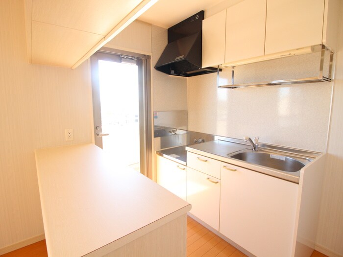 キッチン ＣＥＮＴＲＡＬ　ＦＥＲＳ