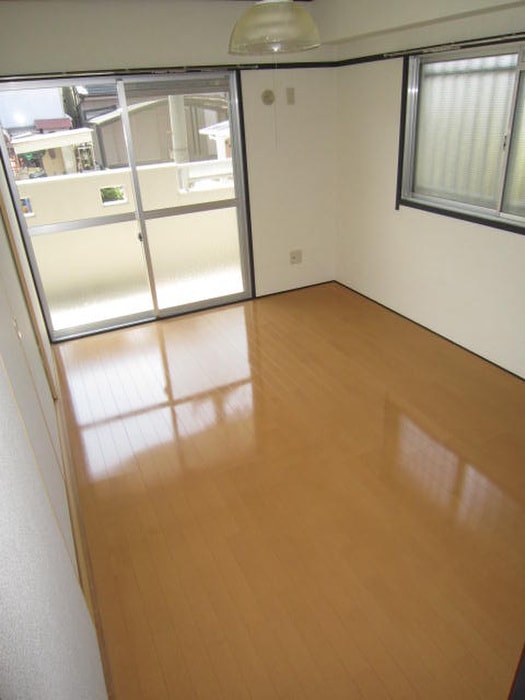 居室 アンド－ビル