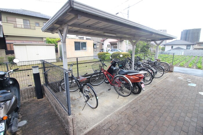 駐輪場 アンプル－ルリ－ブルソレア－ド