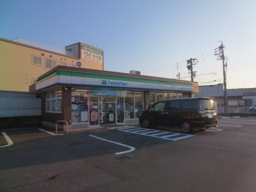 ファミリーマート中川江松店(コンビニ)まで306m ティアレンス