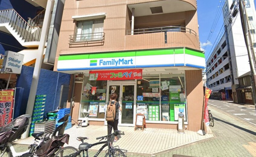 ファミリーマート栄五丁目店(コンビニ)まで400m パ－ルコ－ト