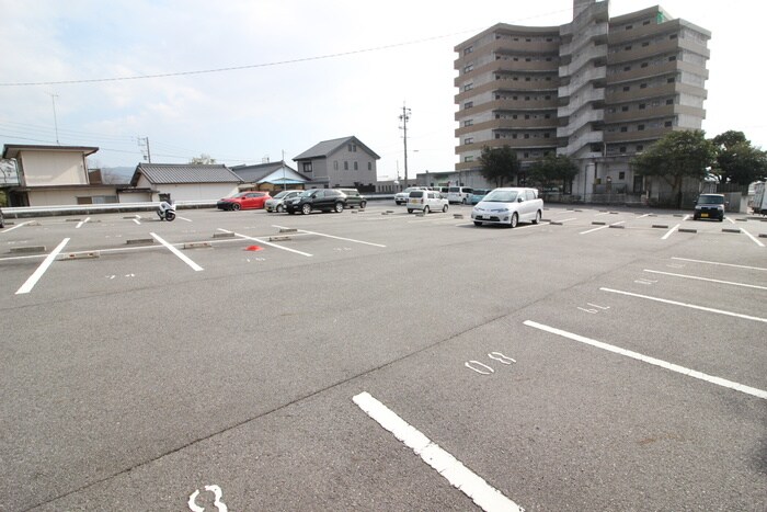 駐車場 セラヴィ坂崎