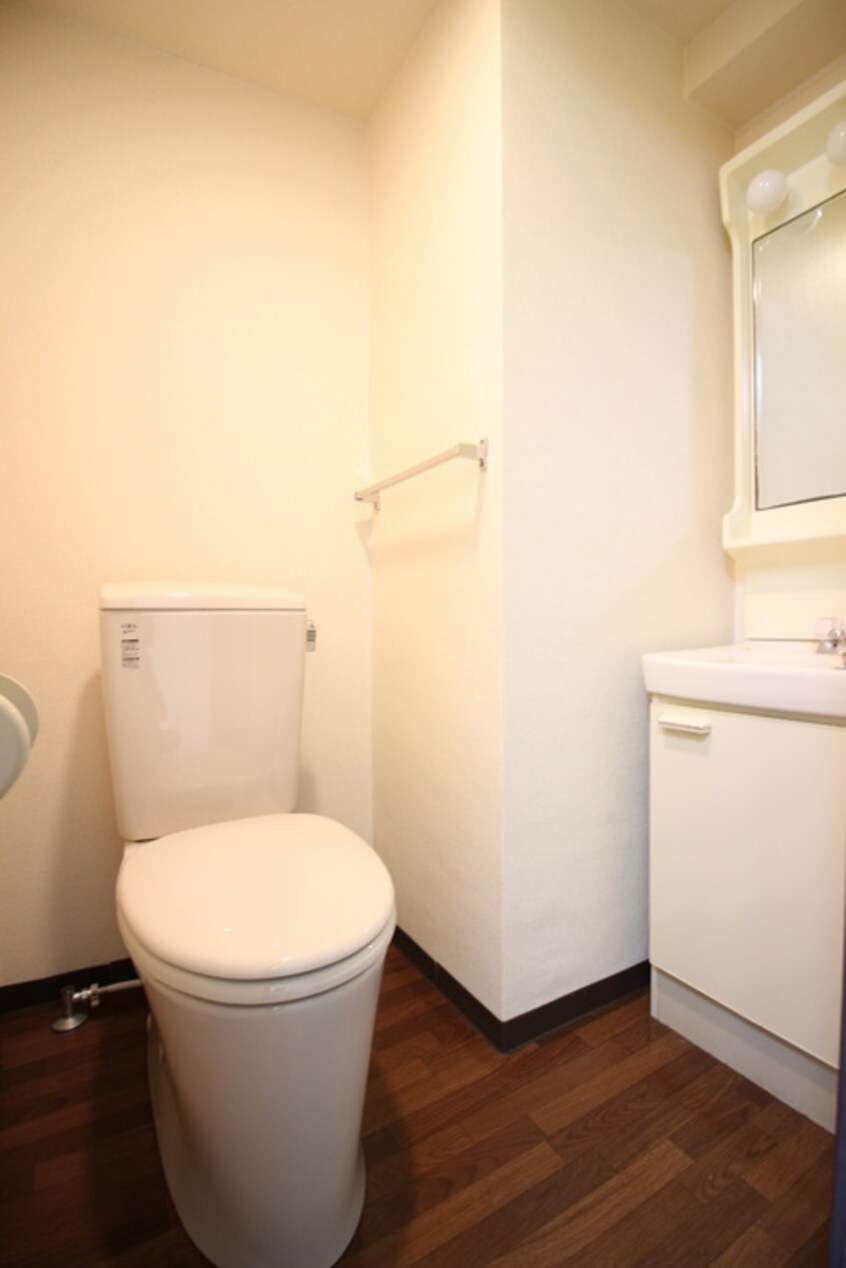 トイレ セラヴィ坂崎