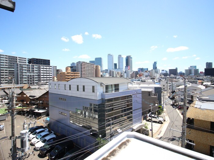 室内からの展望 ｱ-ﾙ.ﾌﾞﾘﾕｯﾄ