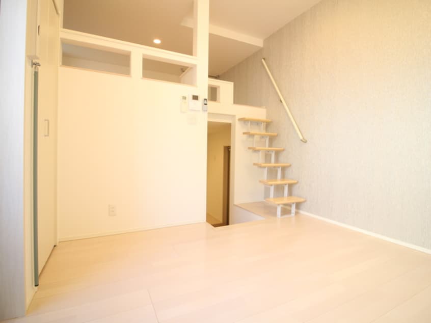 居室 HERMITAGE桜山