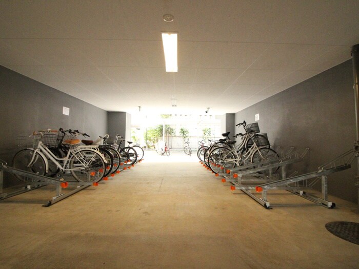 駐輪場 アデグランツ上前津