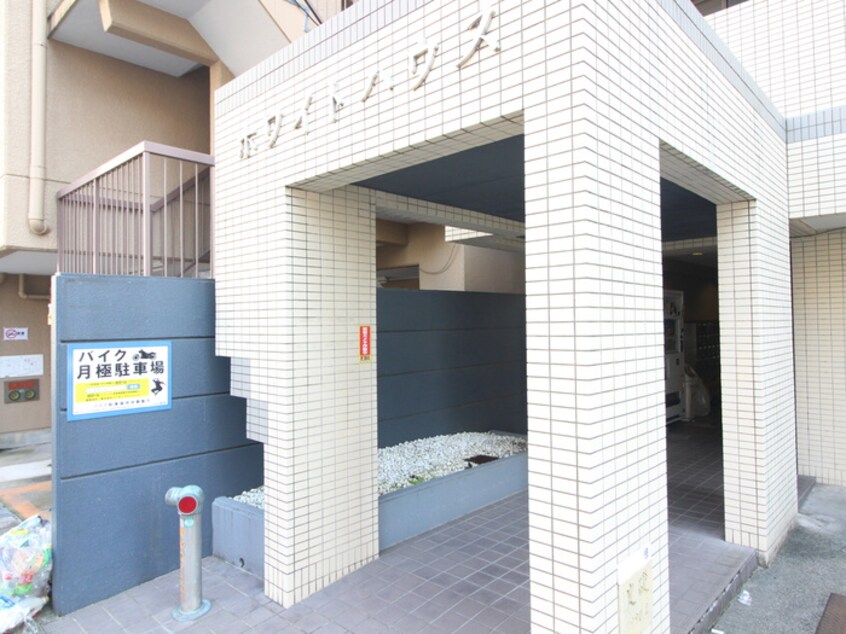エントランス部分 ホワイトハウス