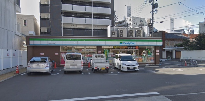 ファミリーマート(コンビニ)まで120m ホワイトハウス