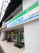 ファミリーマート金山店(コンビニ)まで71m ゴ－ルドハイツ渡辺