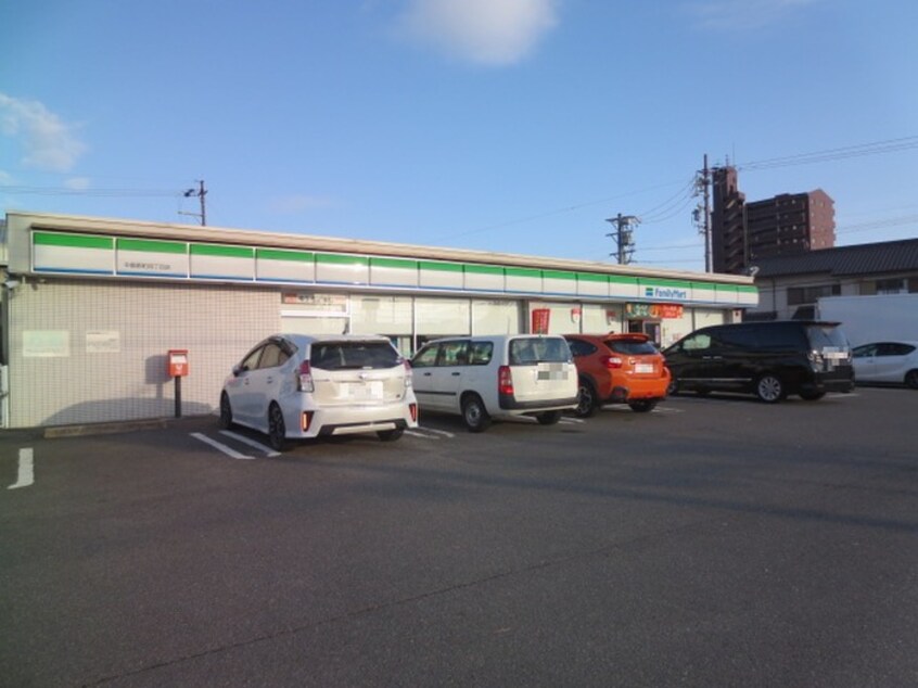 ファミリーマート中島新町四丁目店(コンビニ)まで390m コートシャイン