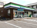 ファミリーマート若松店(コンビニ)まで600m ラルゴ
