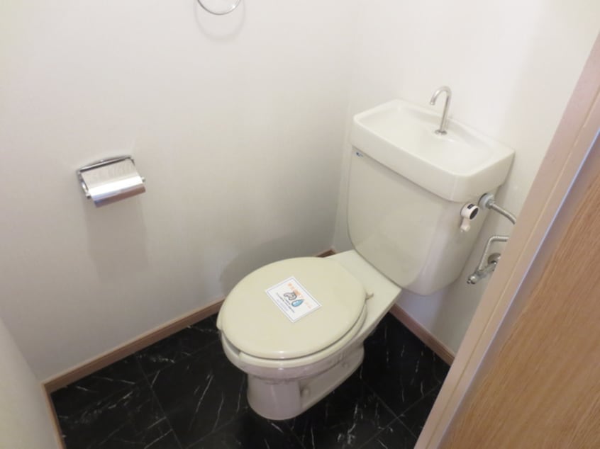 トイレ メゾンドール小島