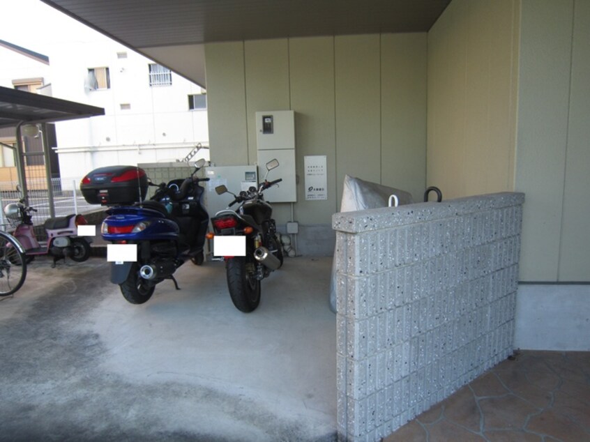 バイク置き場 ベル・アルカンシェル