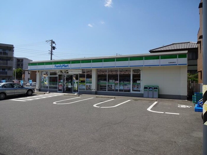 ファミリーマート名東極楽店(コンビニ)まで360m レジデンス名東