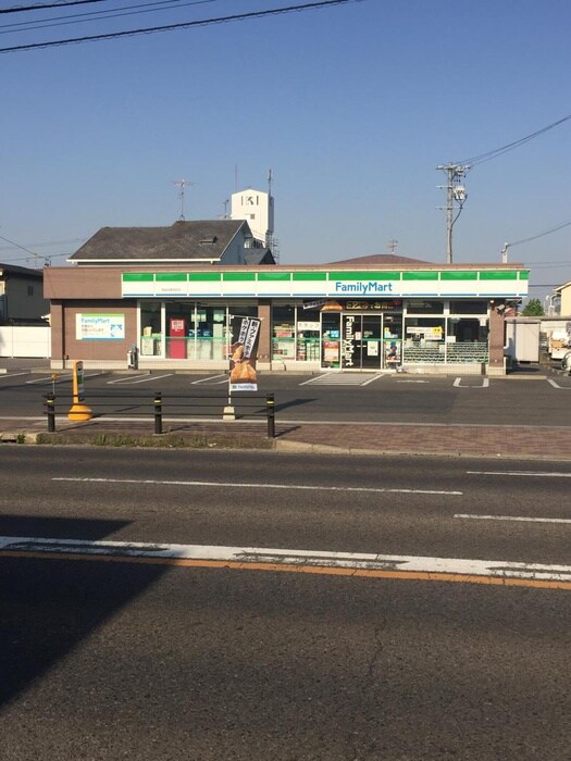 ファミリーマート(ドラッグストア)まで618m コーポ東栄