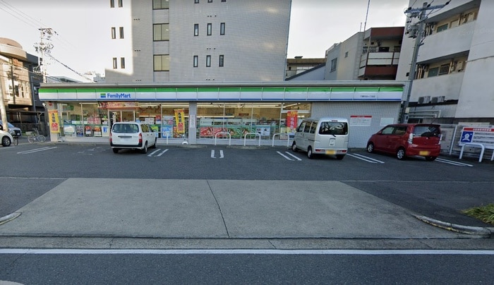 ファミリーマート(コンビニ)まで387m ＫＥＹ　ＦＬＡＴ千種