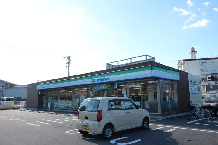 ファミリーマート(コンビニ)まで600m FESTA80