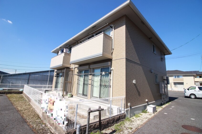 外観写真 カーミー・芳川　B棟