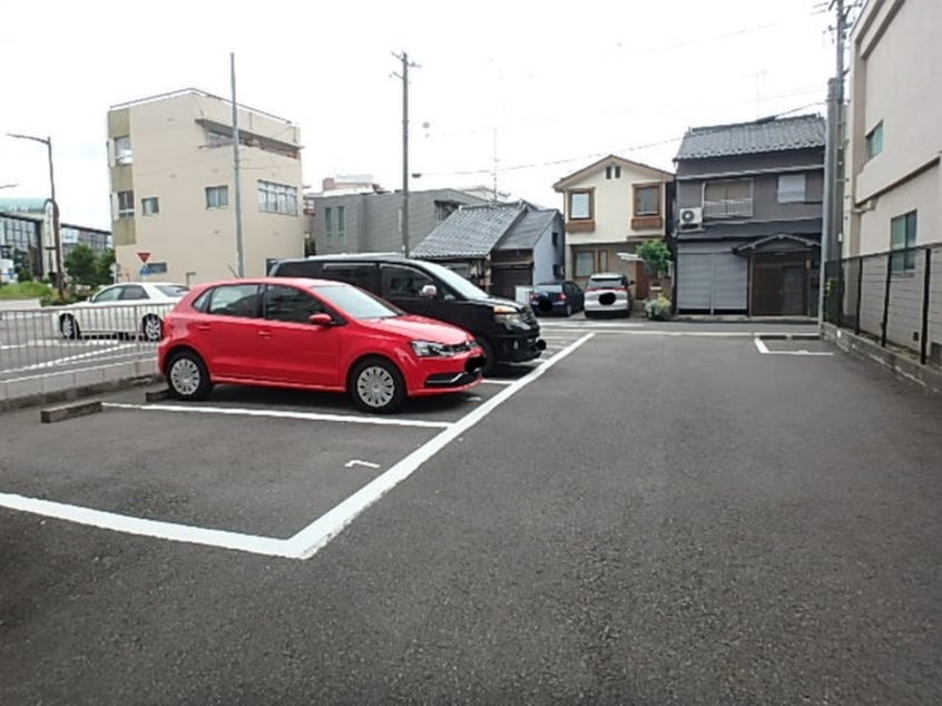 駐車場 エクセレント山房