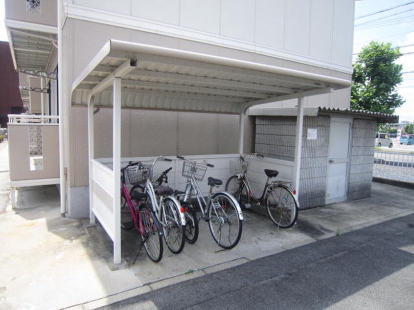 駐輪場 セジュ－ルすえひろ