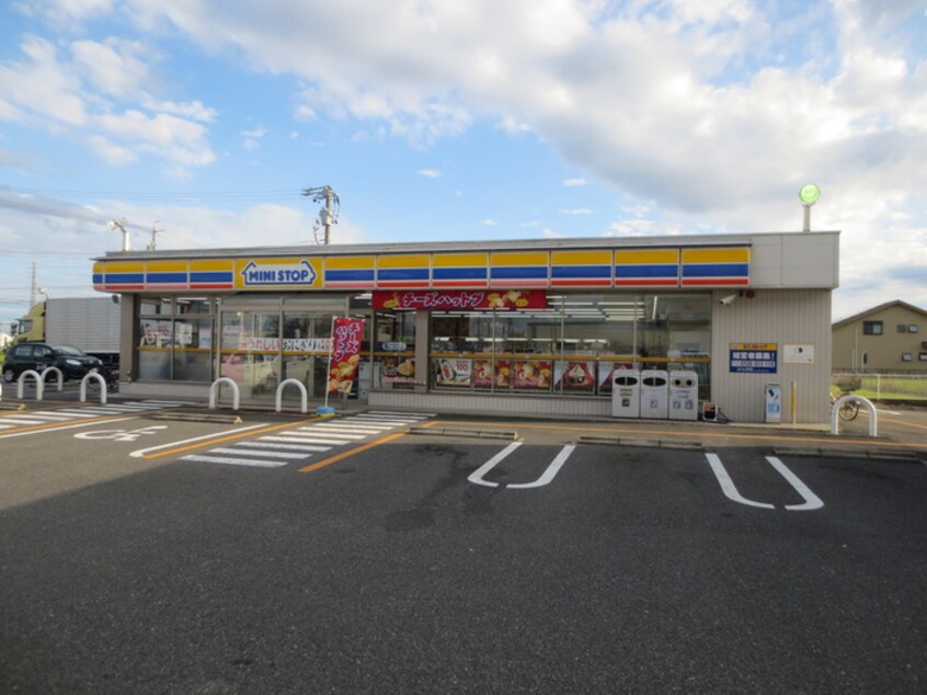 ミニストップ(コンビニ)まで700m サンキャッスルⅡ