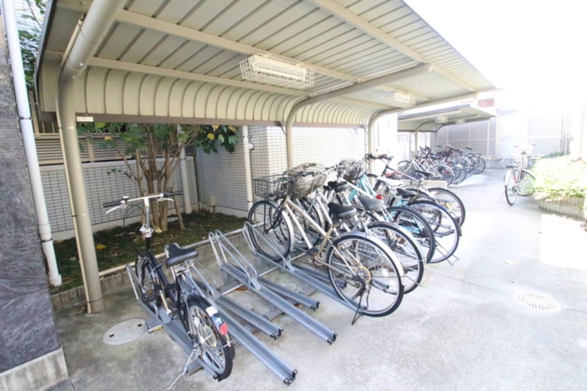 駐輪場 ル・レーヴ向山