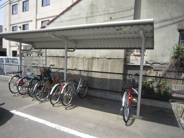 駐輪場 ブルックスキュ－ブ