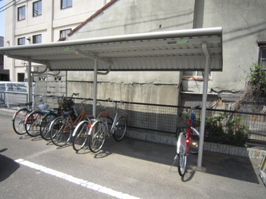 駐輪場 ブルックスキュ－ブ