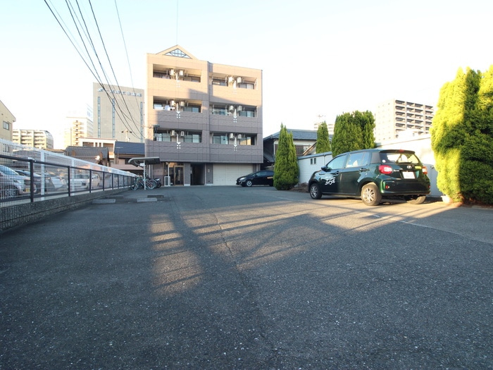 駐車場 ブルックスキュ－ブ