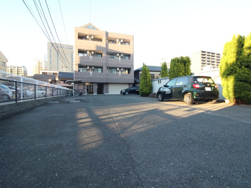 駐車場 ブルックスキュ－ブ