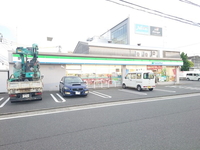 ファミリーマート港築盛町店(コンビニ)まで73m ミクニハイツ２